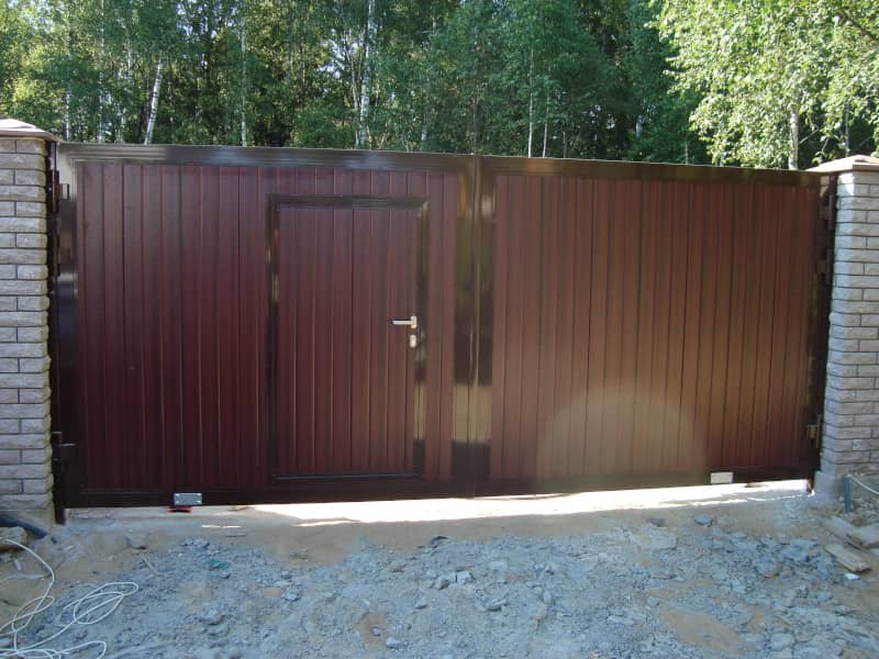 Уличные ворота DoorHan в Смоленске с установкой