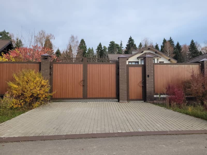 Уличные ворота DoorHan в Смоленске с установкой